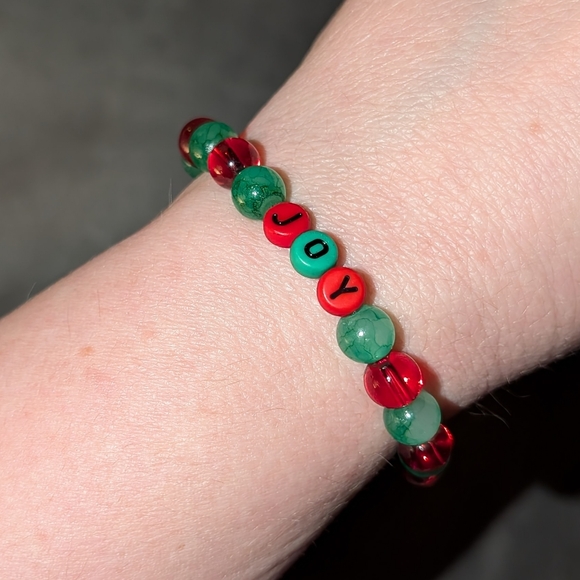 Glass JOY Red and Green Beaded Bracelet - Picture 2 of 4